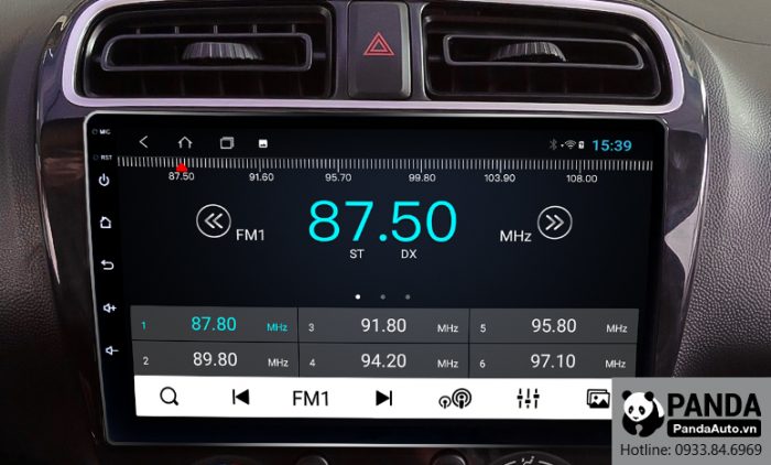 man-hinh-android-cho-xe-Attrage-cho-phep-nghe-radio