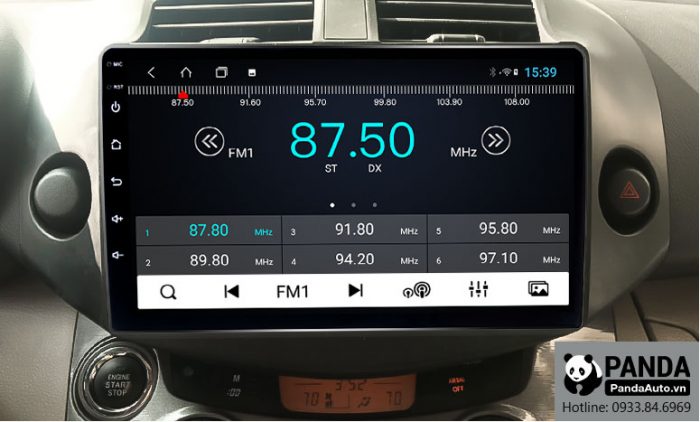 man-hinh-android-cho-xe-Toyota-RAV4-cho-phep-nghe-radio