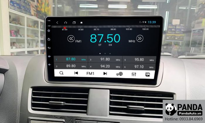 man-hinh-android-cho-xe-Mazda-BT50-cho-phep-nghe-radio