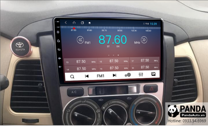 man-hinh-android-cho-xe-Toyota-Innova-cho-phep-nghe-radio