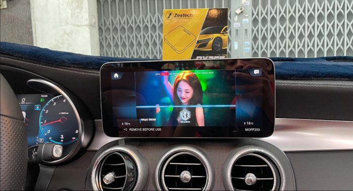 Màn hình ô tô cho xe Mercedes - giải pháp nâng cấp hoàn hảo cho không gian giải trí trên xe