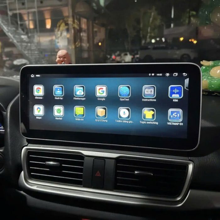 man-hinh-o-to-Vicom-kho-giai-tri-vo-tan-pandaauto