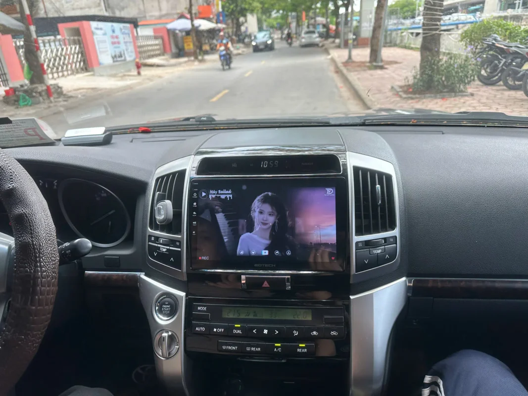 Lắp màn hình Gotech G4 cho xe Toyota Land Cruiser tại PandaAuto.vn 2
