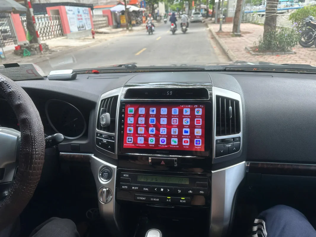 Lắp màn hình Gotech G4 cho xe Toyota Land Cruiser tại PandaAuto.vn