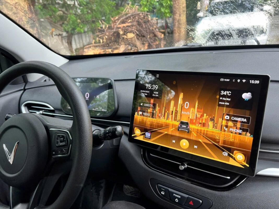 Hình ảnh lắp đặt thực tế màn hình Zestech ZT5 cho xe Vinfast VF5 tại PandaAuto.vn 483 Nguyễn Khang HN