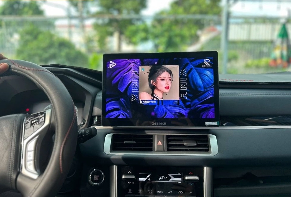 Hình ảnh lắp đặt thực tế màn hình Zestech ZT5 cho xe Vinfast VF5 tại PandaAuto.vn 483 Nguyễn Khang HN
