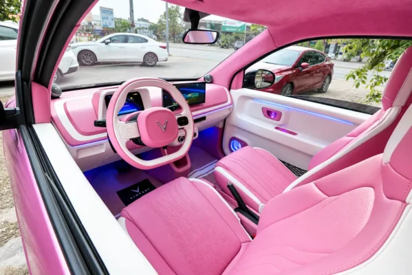 đổi màu nội thất VF2 hồng trắng tại Panda Auto 483 Nguyễn Khang Hà Nội