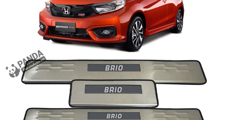 Nep-buoc-chan-ngoai-inox-cho-xe-oto-HONDA-BRIO-tai-panda-auto