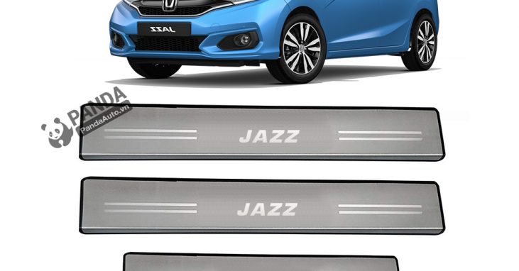 Nep-buoc-chan-ngoai-inox-cho-xe-oto-HONDA-JAZZ-tai-panda-auto