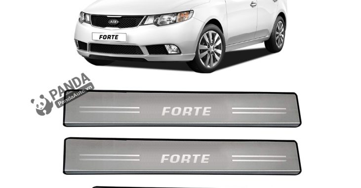 Nep-buoc-chan-ngoai-inox-cho-xe-oto-KIA-FORTE-tai-panda-auto