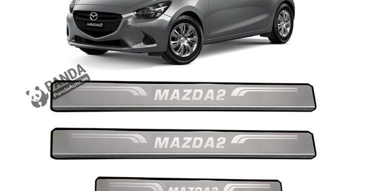 Nep-buoc-chan-ngoai-inox-cho-xe-oto-MAZDA-2-tai-panda-auto