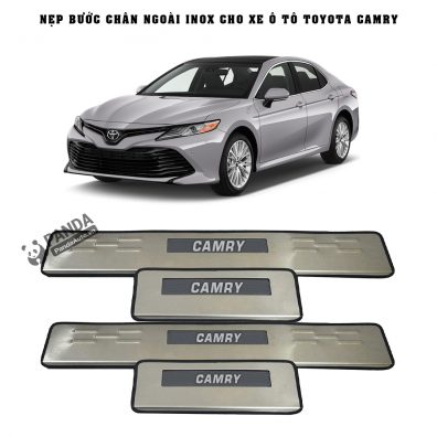 Nep-buoc-chan-ngoai-inox-cho-xe-oto-TOYOTA-CAMRY-tai-panda-auto
