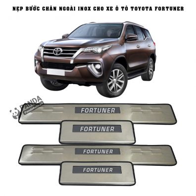 Nep-buoc-chan-ngoai-inox-cho-xe-oto-TOYOTA-FORTUNER-tai-panda-auto