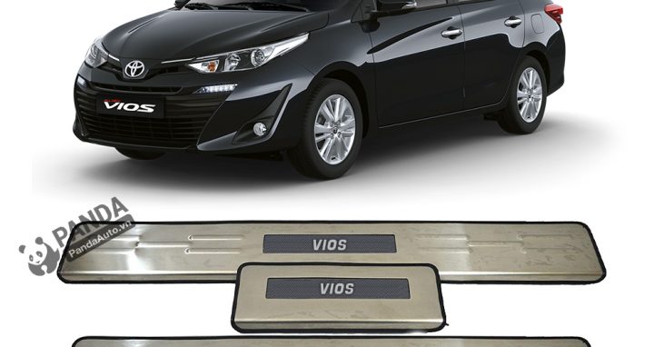 Nep-buoc-chan-ngoai-inox-cho-xe-oto-TOYOTA-VIOS-tai-panda-auto