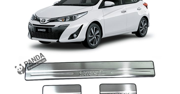 Nep-buoc-chan-ngoai-inox-cho-xe-oto-TOYOTA-YARIS-tai-panda-auto