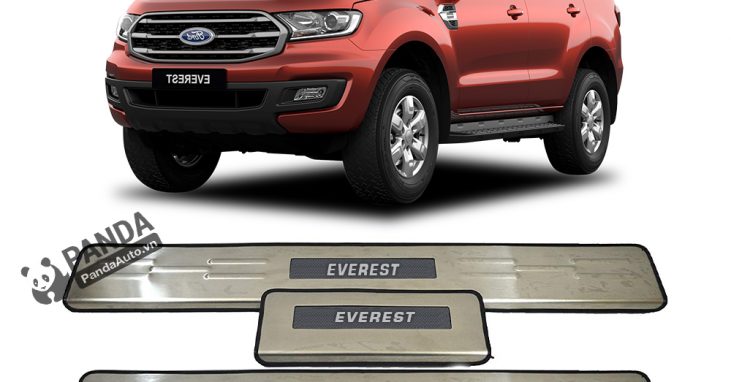 Nep-buoc-chan-ngoai-inox-cho-xe-oto-ford-everest-tai-panda-auto