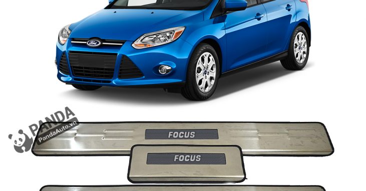 Nep-buoc-chan-ngoai-inox-cho-xe-oto-ford-focus-tai-panda-auto