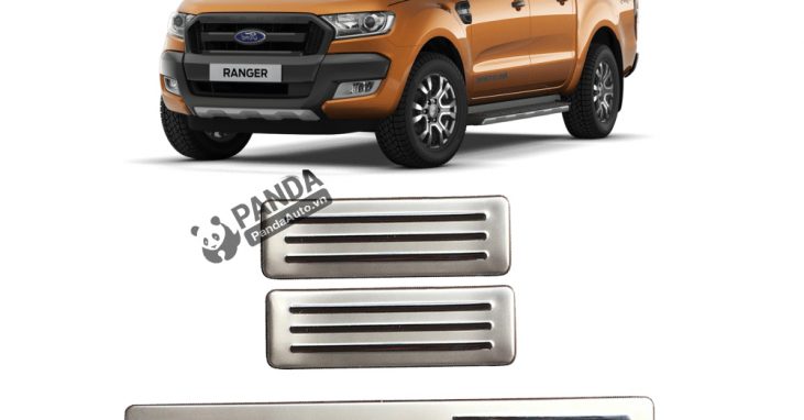Nep-buoc-chan-ngoai-inox-cho-xe-oto-ford-ranger-tai-panda-auto