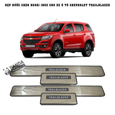 Nep-buoc-chan-ngoài-inox-cho-xe-oto-chevrolet-trailblazer-tai-panda-auto