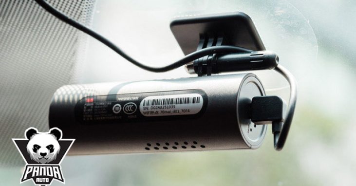 Camera trước gắn trên kính lái xe