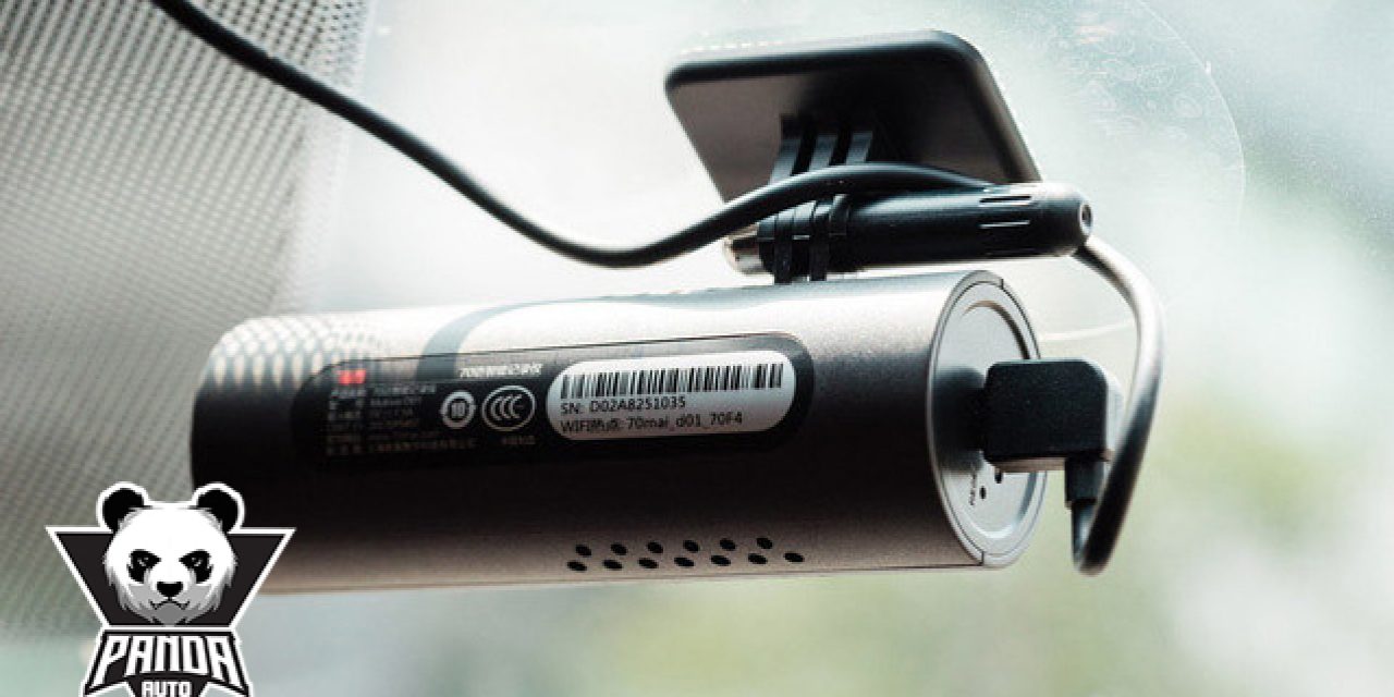 Camera trước gắn trên kính lái xe