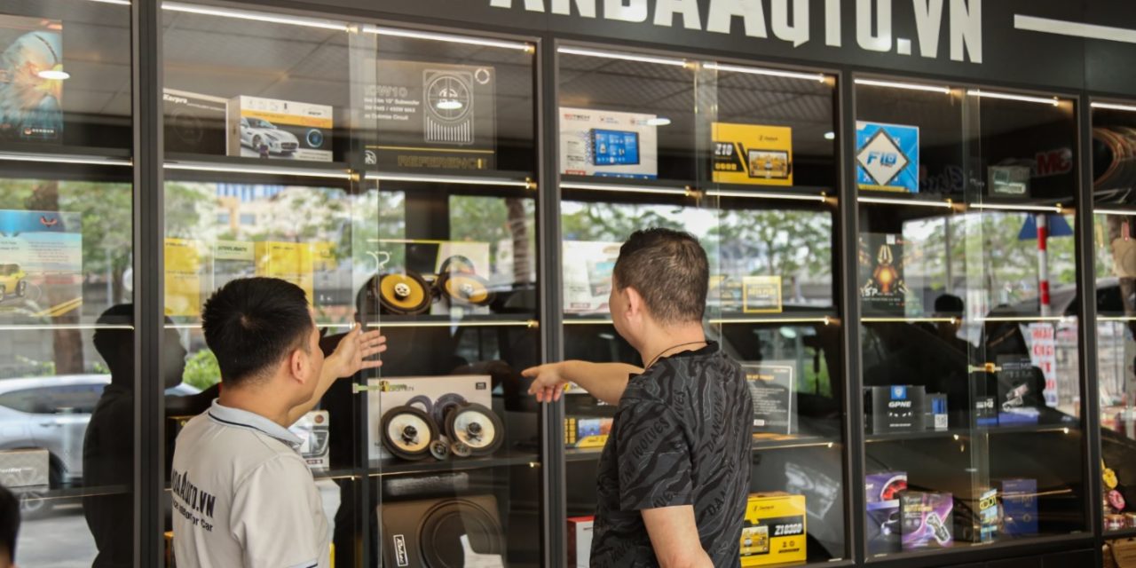 cửa hàng nội thất ô tô Panda Auto 483 Nguyễn Khang Hà Nội-2