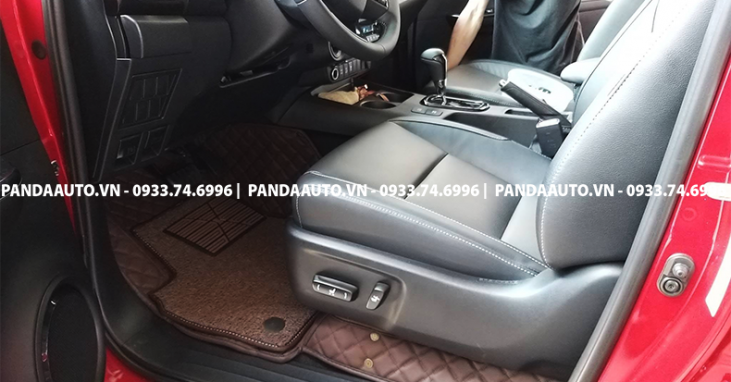 tham-lot-san-xe-o-to-toyota-hilux-ghe-lai-panda-auto
